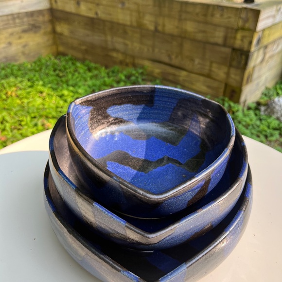 Set of Three (3) Nesting bowls hand thrown and signed with a makers mark pinched - Picture 8 of 15